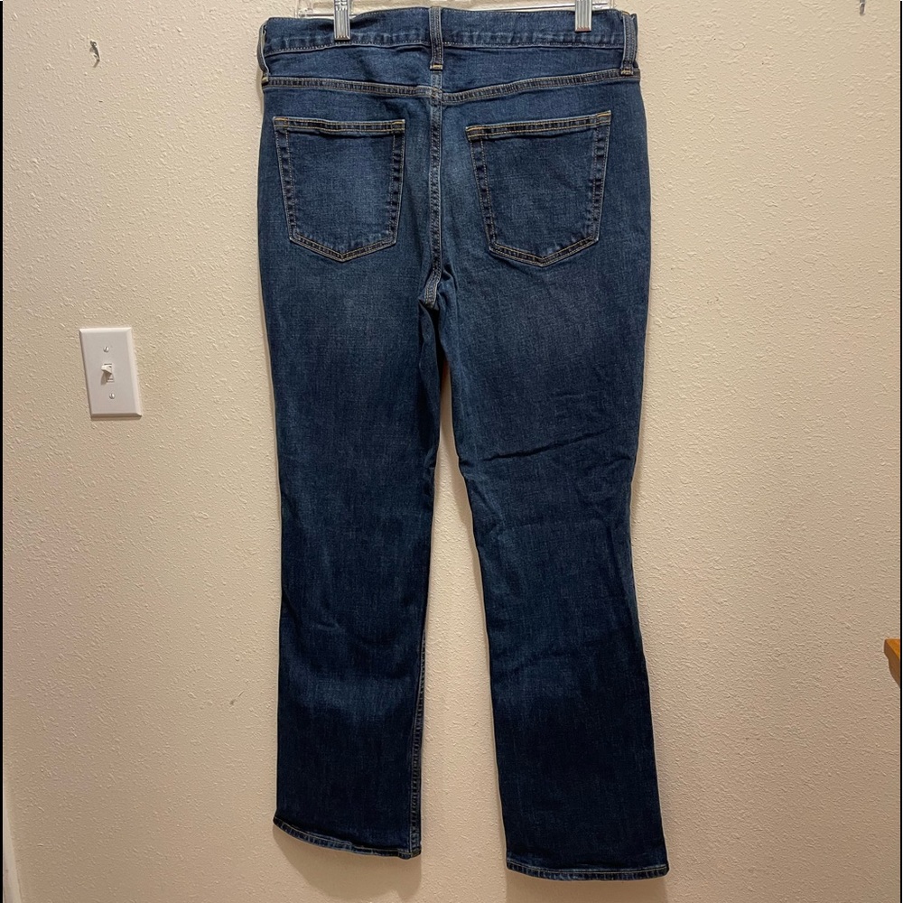Old Navy Boot-cut built-in flex jeans size 32x32